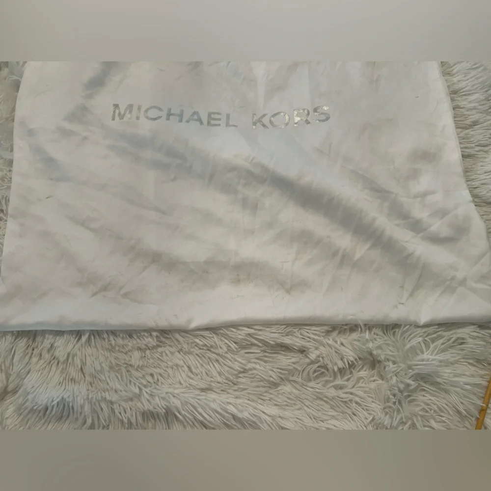 Michael Kors large Harper East West Signature Tote Handbag - LIKE NEW! - Picture 15 of 16